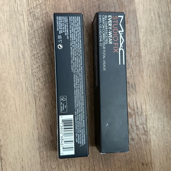 MAC Cosmetics Studio Fix Every-Wear Face Pen - Black and Brown - Picture 4 of 4